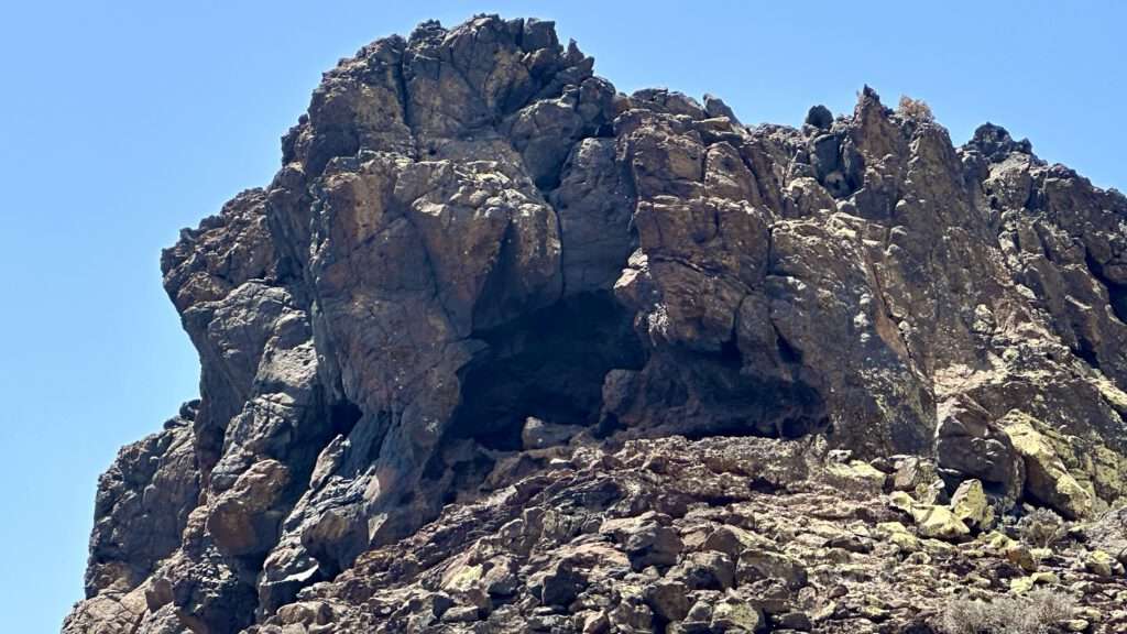 Joros-19 Montaña De Jorós und der steinerne Thron